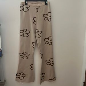 Very trendy sweater knit pants. Size small from Pacsun. New without tags.